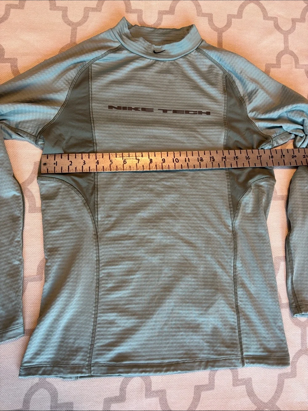 Nike Tech Men’s Thermal Base Layer in Sage Green size medium